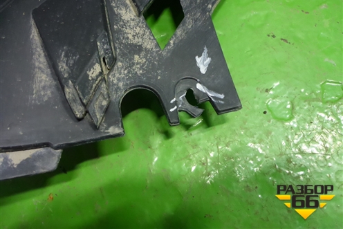 Пыльник переднего бампера центральный (J8A217F775AA) для Land Rover Range Rover Velar с 2017г (Велар)