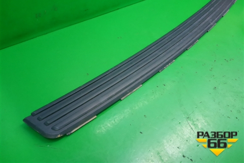 Накладка заднего бампера (верхняя) (DOE000011) для Land Rover Discovery 3 с 2004-2009г (Дискавери)