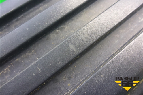 Накладка заднего бампера (верхняя) (DOE000011) для Land Rover Discovery 3 с 2004-2009г (Дискавери)