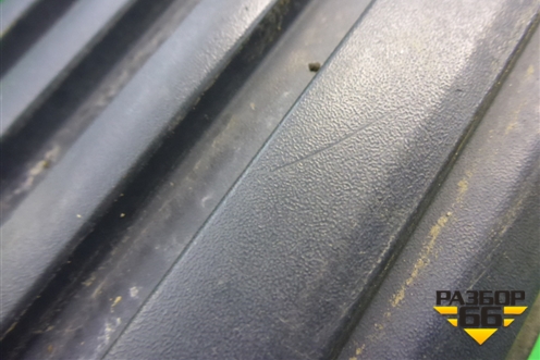 Накладка заднего бампера (верхняя) (DOE000011) для Land Rover Discovery 3 с 2004-2009г (Дискавери)