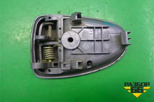 Ручка внутренняя двери передней правой (8262025000) для Hyundai Aсcent с 2000г (Акцент)