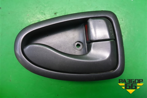 Ручка внутренняя двери передней правой (8262025000) для Hyundai Aсcent с 2000г (Акцент)