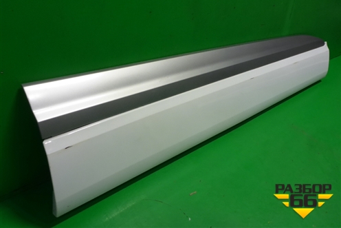 Накладка двери передней правой (4M0853960B) для Audi Q7 c 2015г (Ку 7)