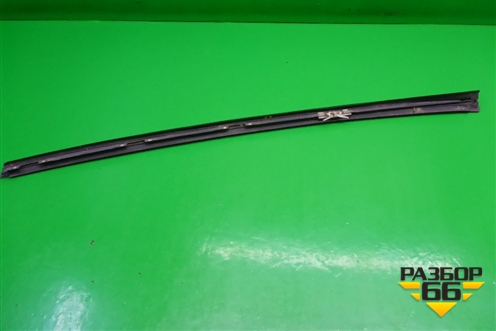 Молдинг лобового стекла левый (30753552) для Volvo XC70 с 2007г (ХС70)