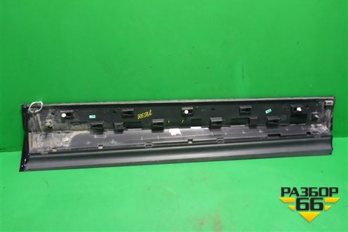 Накладка двери передней левой (760854939D) для Volkswagen Touareg с 2018г (Туарег)