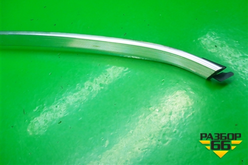 Молдинг крыши правый (над дверями) для Volkswagen Touareg c 2002-2010г (Туарег)