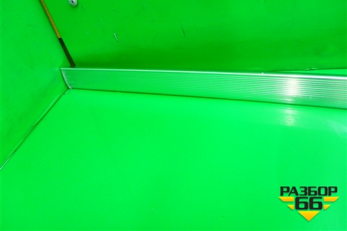 Молдинг крыши правый (над дверями) для Volkswagen Touareg c 2002-2010г (Туарег)