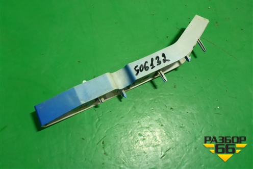 Кронштейн переднего бампера левый (4M5117D959AF) для Ford Focus 2 с 2005-2008г (Фокус)