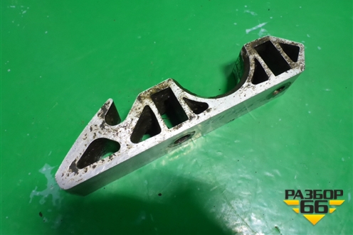 Кронштейн переднего стабилизатора (7L0411063B) для Porsche Cayenne с 2003-2010г (Каен)