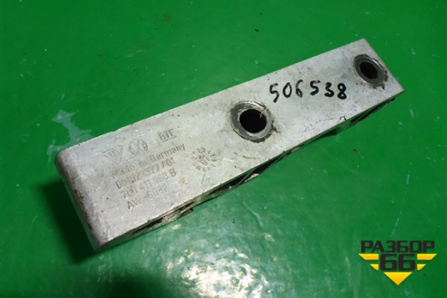 Кронштейн переднего стабилизатора (7L0411063B) для Porsche Cayenne с 2003-2010г (Каен)