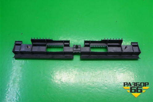 Кронштейн (порога внутреннего переднего правого) (4F0867729A) для Audi A6 (C6) с 2004-2011г (А6)