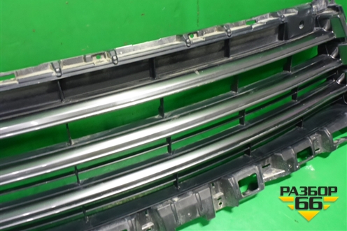 Решетка радиатора (нижняя часть под парктроник) (5311260230) для Lexus LX-570 с 2015г (ЛХ)