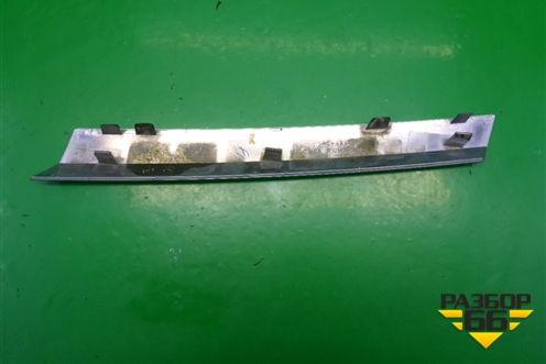 Накладка на решетку радиатора (правая хром) (A1648881085) для Mercedes Benz GL-Klass X164 с 2006-2012г (ГЛ)