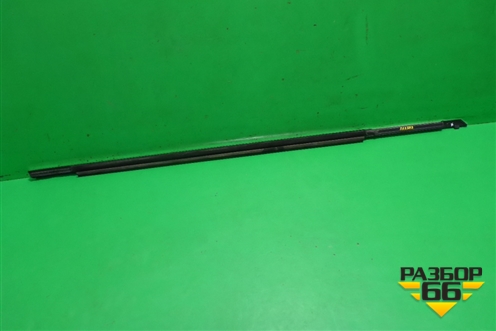 Накладка стекла переднего левого (A2057203931) для Mercedes Benz C-Klass W205 с 2014г (Ц)