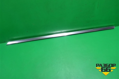 Накладка стекла переднего левого (A2057203931) для Mercedes Benz C-Klass W205 с 2014г (Ц)