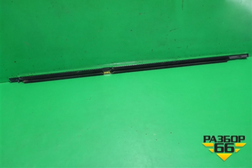 Накладка стекла заднего левого (A2057300324) для Mercedes Benz C-Klass W205 с 2014г (Ц)