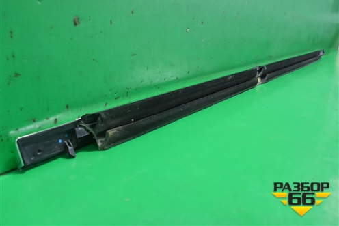 Накладка стекла заднего левого (A2057300324) для Mercedes Benz C-Klass W205 с 2014г (Ц)