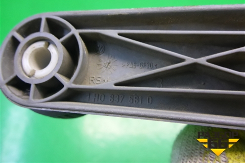 Ручка стеклоподъёмника (1H0837581D) для Skoda Octavia (А4) с 1997-2011г (Октавия)