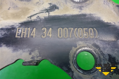 Кронштейн амортизатора переднего (правый) (EH1434007) для Mazda CX 7 с 2006-2012г (СХ7)