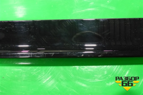 Спойлер на дверь багажника (левый на стекло) (4M0854871A) для Audi Q7 c 2015г (Ку 7)