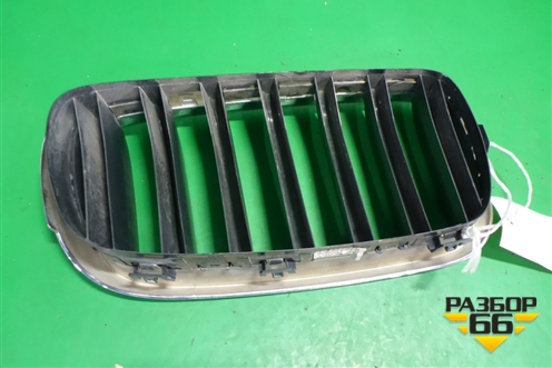 Решетка радиатора левая (7316075) для BMW X5 F15 с 2013г (Х5 Ф15)