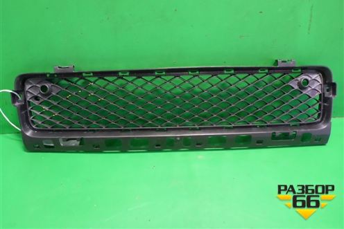 Решетка в передний бампер центральная (AMG после 2018г под парктроник) (A4638857701) для Mercedes Benz G-Klass W463 с1989г (Гелендваген)