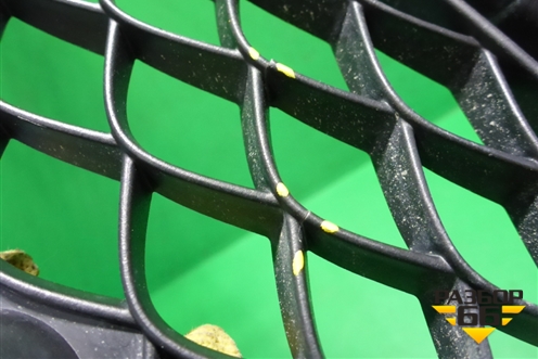 Решетка в передний бампер центральная (AMG после 2018г под парктроник) (A4638857701) для Mercedes Benz G-Klass W463 с1989г (Гелендваген)