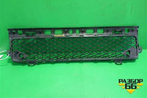 Решетка в передний бампер центральная (AMG после 2018г под парктроник) (A4638857701) для Mercedes Benz G-Klass W463 с1989г (Гелендваген)