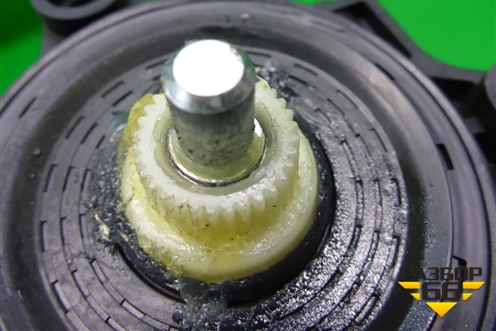 Моторчик стеклоподъёмника передний правый (82460A2010) для Kia Ceed с 2012-2018г (Сид 2)