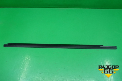 Уплотнитель стекла двери передней левой (A1667253000) для Mercedes Benz ML-Klass W166 c 2011г (МЛ)