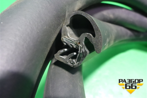 Уплотнитель двери (задней левой на кузов) (1K5867913) для Volkswagen Jetta с 2005-2011г (Джетта)