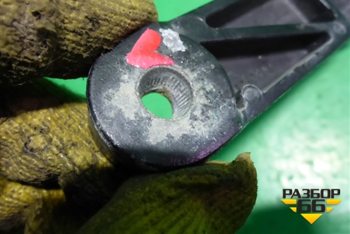 Поводок стеклоочистителя левый (1Q1955409) для Volkswagen Jetta с 2005-2011г (Джетта)