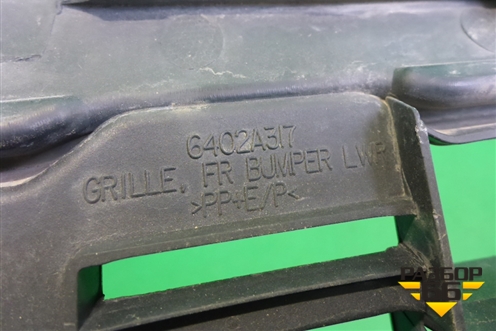 Решетка в передний бампер центральная (после 2012г до 2016г) (6402A317) для Mitsubishi ASX с 2010г (АСХ)