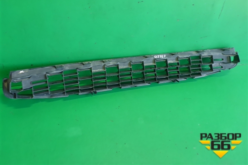 Решетка в передний бампер центральная (после 2012г до 2016г) (6402A317) для Mitsubishi ASX с 2010г (АСХ)