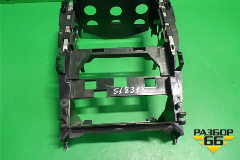 Кронштейн магнитолы (A1646800016) для Mercedes Benz ML-Klass W164 c 2005-2011г (МЛ)