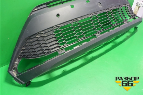 Решетка в передний бампер центральная (под парктроник) (52129F4110) для Toyota C-HR с 2016г (Цашр)