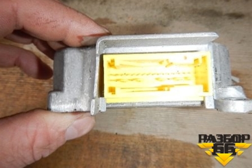 Блок управления AIR BAG для Kia Spectra с 2001г (Спектра)