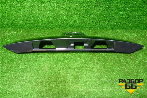 Накладка двери багажника (KD5350810A) для Mazda CX 5 с 2012-2016г (СХ5)