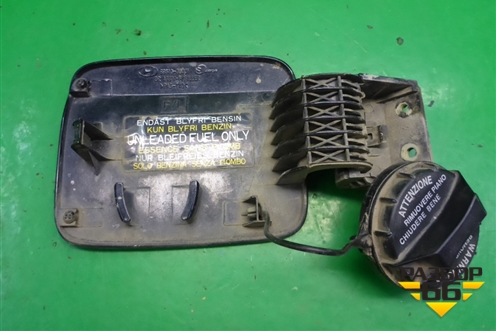 Лючок бензобака (с крышкой) (695103D001) для Hyundai Sonata-5 с 2001г (Соната)