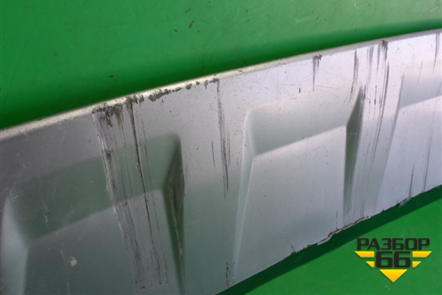 Накладка переднего бампера (4M0807733D) для Audi Q7 c 2015г (Ку 7)