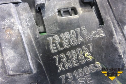 Решетка радиатора левая (7316075) для BMW X5 F15 с 2013г (Х5 Ф15)