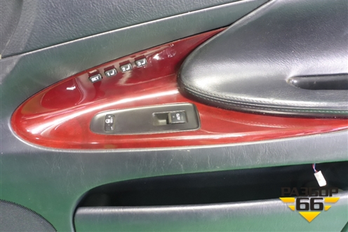 Обшивка двери передней правой под электрику (6761030С31С2) для Lexus GS 300 с 2005-2012г (ГС)