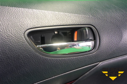 Обшивка двери передней правой под электрику (6761030С31С2) для Lexus GS 300 с 2005-2012г (ГС)