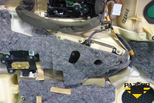 Обшивка двери передней правой под электрику (6761030С31С2) для Lexus GS 300 с 2005-2012г (ГС)