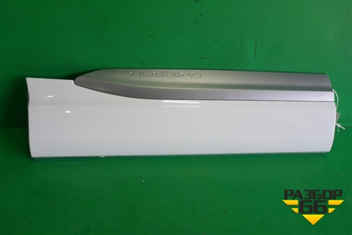 Накладка двери задней правой (4M0853970B) для Audi Q7 c 2015г (Ку 7)