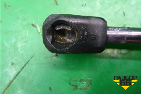 Амортизатор двери багажника (5N0827550D) для Volkswagen Tiguan с 2011-2016г (Тигуан)