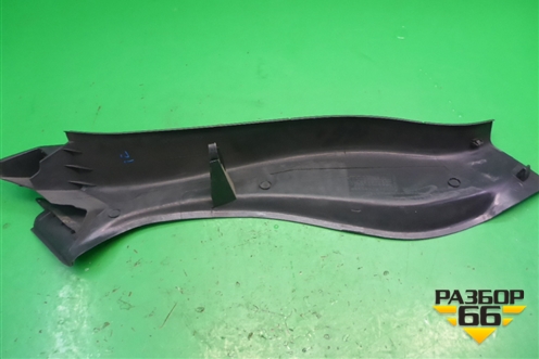 Обшивка стойки задняя нижняя левая (8200114428) для Renault Megane 2 с 2002-2009г (Меган)