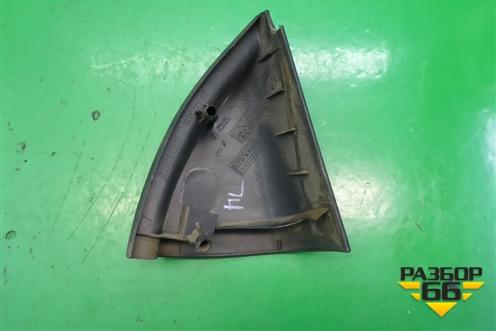 Накладка двери передней левой уголок (8200079928) для Renault Megane 2 с 2002-2009г (Меган)