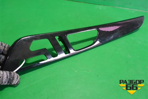 Накладка двери передней левой (на обшивку) (A1667203522) для Mercedes Benz ML-Klass W166 c 2011г (МЛ)