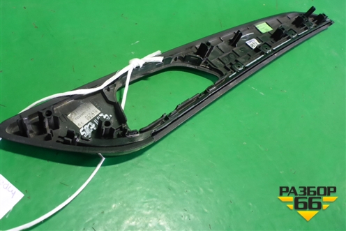 Накладка двери задней левой (на обшивку) (A1667301522) для Mercedes Benz ML-Klass W166 c 2011г (МЛ)